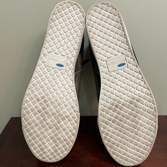 Aqua College Camouflage Suede Waterproof Sneakers SIZE 8 - Picture 2 of 8